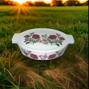 Grace's Pantry Poppies /Birds Casserole W Lid 11 1/2 X 6 3/4 Great Condition